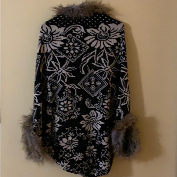 Stylish Relais cardigan with 🦊 faux fur - Picture 3 of 4